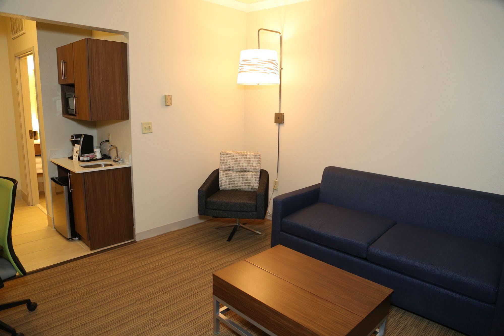 Holiday Inn Express Hotel & Suites Greenville By Ihg Экстерьер фото